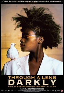 «Through a Lens Darkly: Black Photographers and the Emergence of a People»