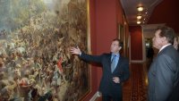 Медведев предложил Шварценеггеру вернуться в Москву
