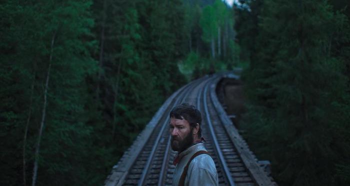 Netflix опубликовал клип на песню Ника Кейва из фильма «Сны поездов»