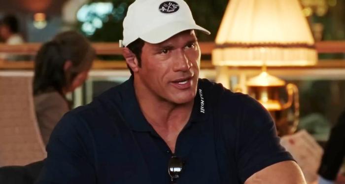 Образ дня. Дуэйн Джонс рассказал, что для роли в «Крушащей машине» каждый день гримировался по 3-4 часа