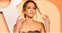 Джессика Альба в комедии Netflix с рейтингом R, новая Жанна д’Арк в фильме База Лурмана и др.