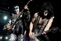 Режиссер пятых «Пиратов Карибского моря» поставит фильм о группе Kiss