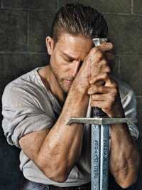 Премьеру фильма Гая Ричи «Рыцари Круглого стола: Король Артур» перенесли на полгода