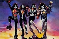 Режиссер «Ангелов Чарли» МакДжи снимет байопик группы KISS