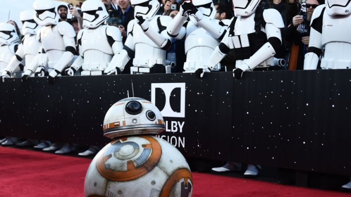 Дроид BB-8 на премьере «Звездных войн 7» в Голливуде