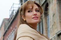 Кастинг: Анджелина Джоли, Роберт Паттинсон, Энн Хэтэуэй, Изабель Мэй, Джулианна Мур, Пол Джаматти, Эмма Маки, Джейсон Сигел, Самара Уивинг, Тимоти Олифант