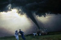 Режиссер «Обливиона» поставит ремейк «Смерча»