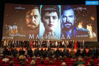 Безрукова, Навка и Матвеев на премьере «Матильды» в Москве