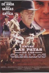 «Entre las patas de los caballos»