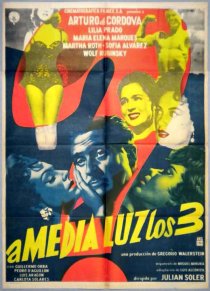 «A media luz los tres»